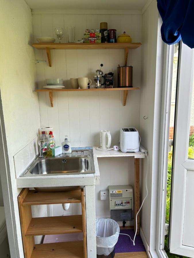 Mini Cabin In A Quiet Area London Luaran gambar